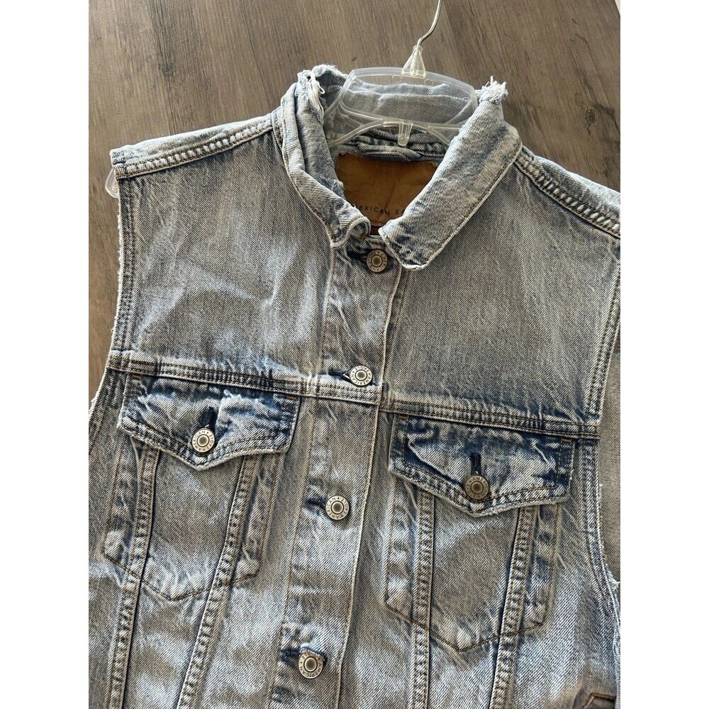 AEO Distressed Light Blue Jean Vest with 1980's Stone Wash Vibe Sz Medium